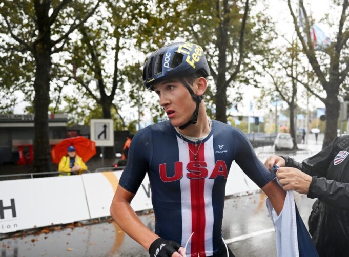 Intimer Anruf bleibt amerikanisches Talent Ashlin Barry angehört

