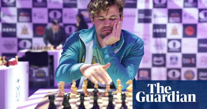 Magnus Carlsen tritt in BBC Two's Chess Masters auf, während das Publikum langsamer wird Magnus Carlsen

