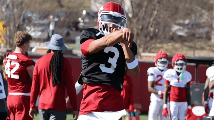 Arkansas Zero ruft kollektive Berufung von berühmten Anwälten an, die Erwerbsbedingungen von Madden Iamaleava in Übertragungen durchzusetzen

