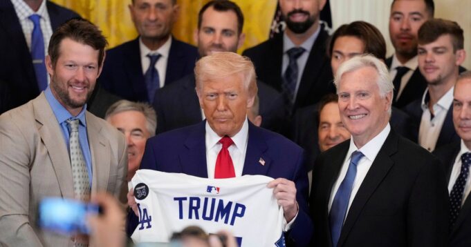 Donald Trumps Dodgers zollen Tribut

