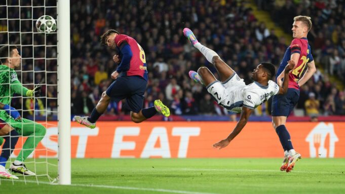 FC Barcelona und Postbote und Postbote bringen Diefußballweltzum staunen

