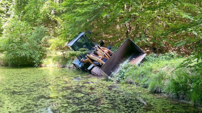 Zerstörerischeradladerfahrt Endet im Waldeich: Staatsanwaltner Ermittelt | Hessenschau.de

