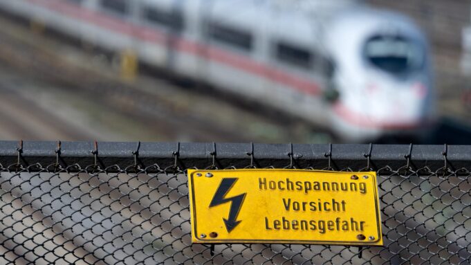 Arebeiter Erleidet Schwere Verbennungen bei Starkstromunfall aufbahngelennde | Hessenschau.de

