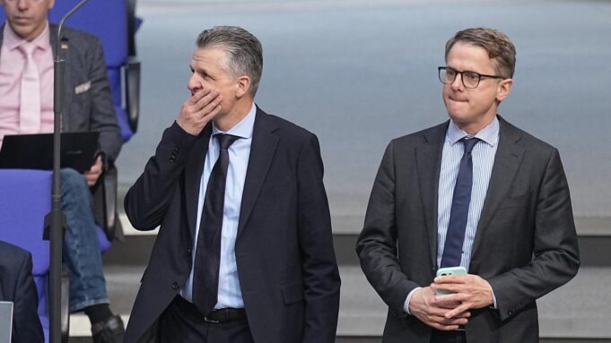 Auch Frei und Linnemann Legenbas'Conterenvorstoßab

