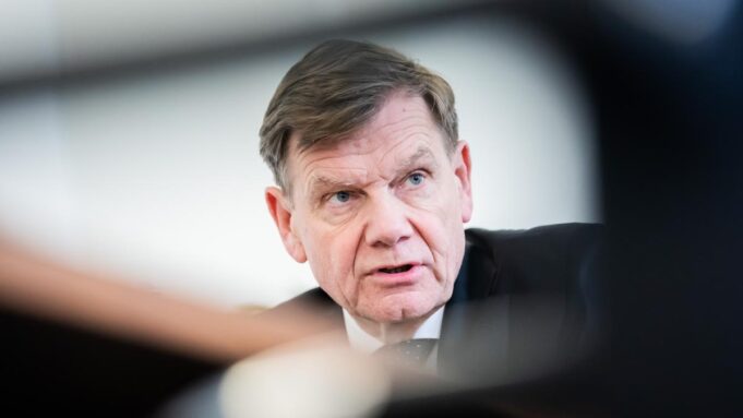AußenministerWadephul im shz-Interview: 'der Nukleale Schirm der Europa Hut Best und USA

