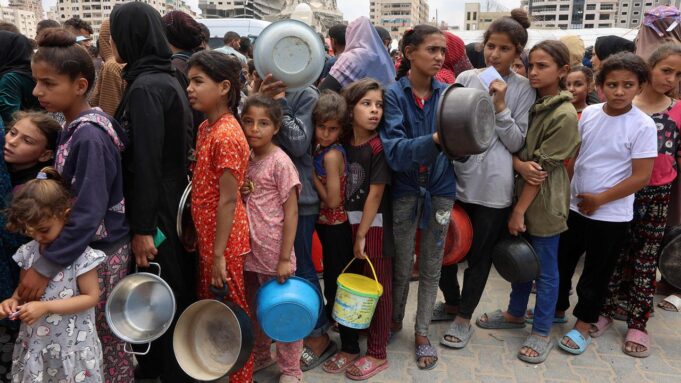 Auslieberung der Hilfsgüter im Gazastreifenläute

