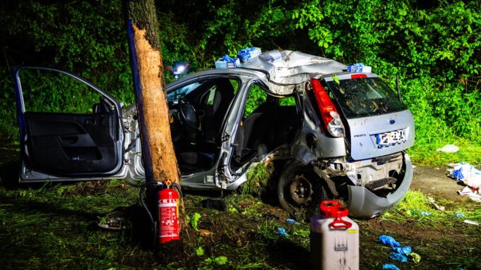 Auto PralLT von Obertshhausen Gegen Baum -Zweijungemännersterben | Hessenschau.de

