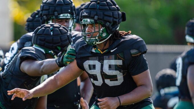 Baylor DL ​​Alex Foster stirbt bei 18: Redshirt Freshman wird voraussichtlich Rollen entlang von zwei Tiefenbären im Jahr 2025 spielen

