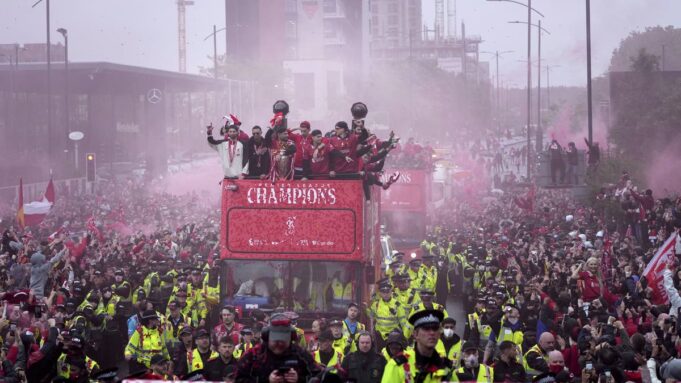 Bei Meister-Feier des FC Liverpool: Automatischer Rast in Fussballfans


