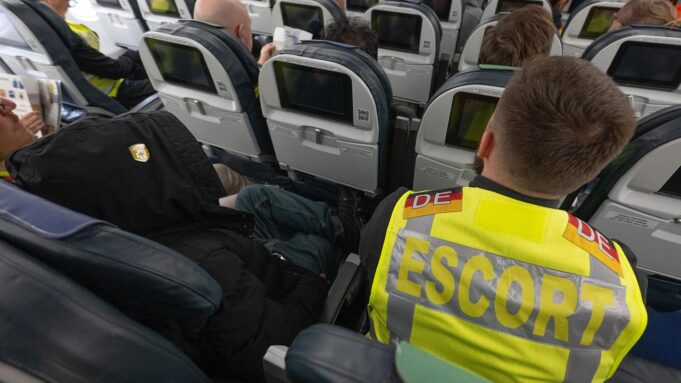 Bericht: Mehr ALS 6.000 Abschiebungen im Esten Quartal

