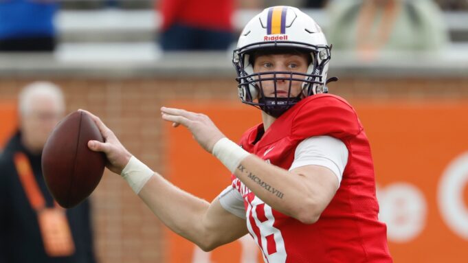 Bericht: Packers unterzeichnen kanadische QB Taylor Elgersma, um Laurier zu verlassen

