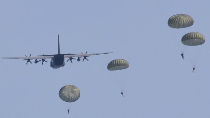 BundeswehrübtfallschirmsprungUberostsee

