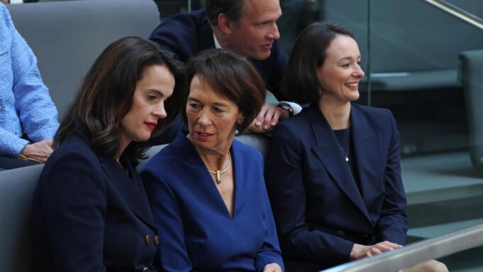 Carolaclüsener und Constanze Merz Erleben Schlappe Live MIT

