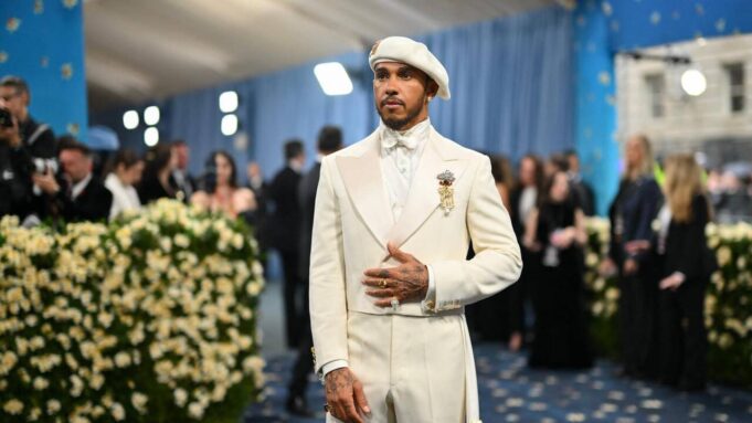 «Celadé Passage Le Cadre de la Modus»: Le Met Gala Revêt Une Dimension Haualment Politique

