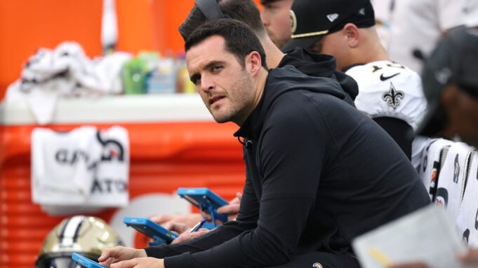 Derek Carr nähert sich anderen Teams, bevor die Heiligen in den Ruhestand gehen

