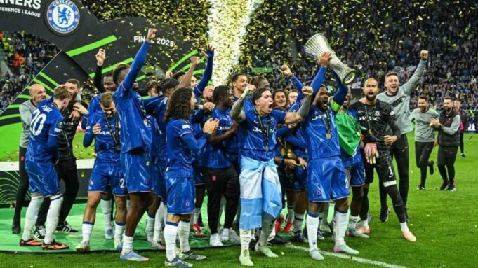 Die Blues als Titelhamster: Historiker Vierter Großertitel

