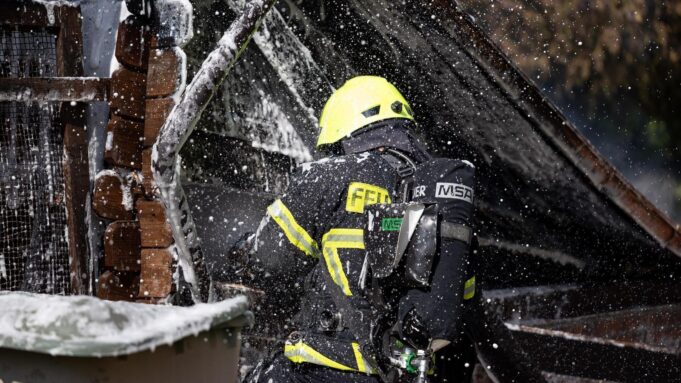 Gasflasche Explodiert - Gartenhütte Brenntvollständer

