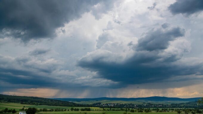 Gewitter und Hessen an - Gewitter undsturmböen Retten Schäden | Hessenschau.de

