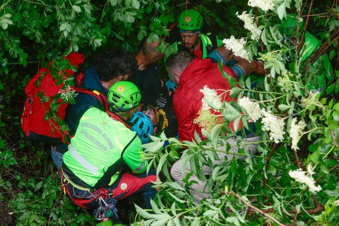Giro -Fahrer Martinelli sieht Miracle entkommen aus der Schlucht

