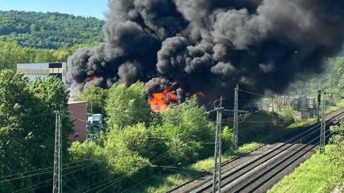 Großbrände in Großkrotzenburgundwächtersbach -ice -bahnstecke Gesperrt | Hessenschau.de

