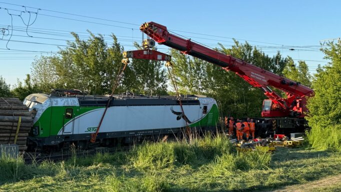 Güterzugentgleist: Bahnstecke Frankfurt -Kassel BLeiBt bis Mittwoch Gesperrt | Hessenschau.de

