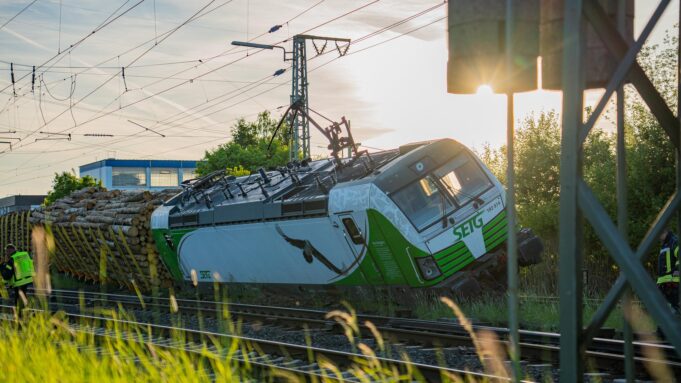 Güterzugentleist: Bahnstecke Frankfurt -Kassel Gesperrt | Hessenschau.de

