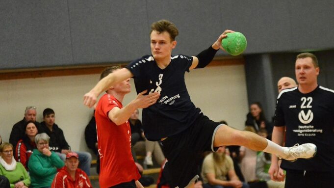 HAND -Spieler Moritz Kemp Elkelt Senan William Wicksel (Die Oberliga)

