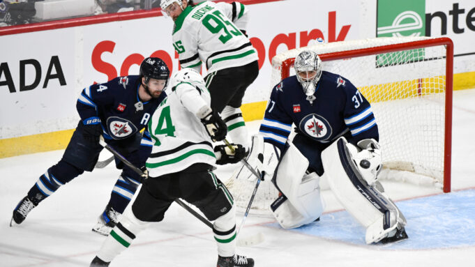 Hellebuyck, 2 wins in series with the star's jet shooting on all cylinders

