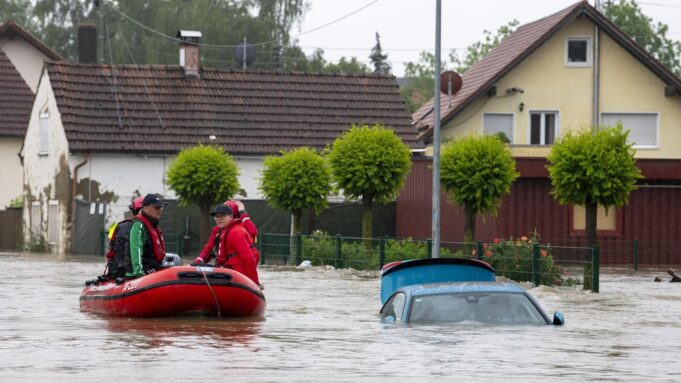 Hier der Kriegskriegser Beond Teuer

