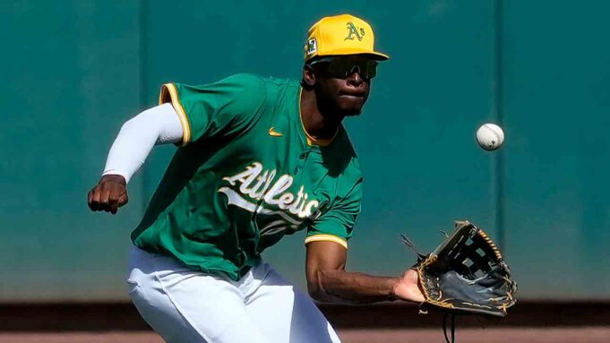 Interessierter Interessent: Leichtathletik -Rückruf kanadischer Outfielder Denzel Clarke

