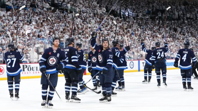 Jets besiegten Blues in Spiel 7 mit einem 