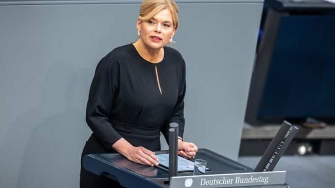 Julia Klöckner Will Schärfekontrolle der Bundestagsbeucher

