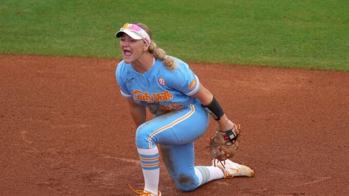 Ladies Vols besiegten Nebraska, um Knoxville Super Region zu gewinnen

