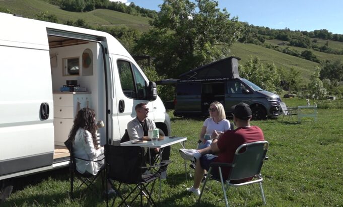 Le Camping Est Dans LPRE / Canal9

