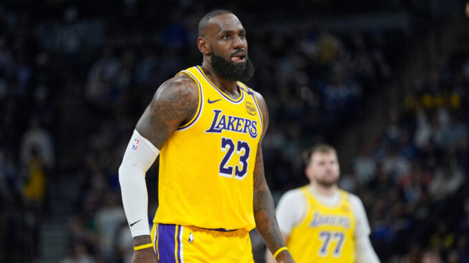 LeBron James ist sich nicht sicher, wie lange es spielen wird, nachdem die Lakers die Playoffs beendet haben

