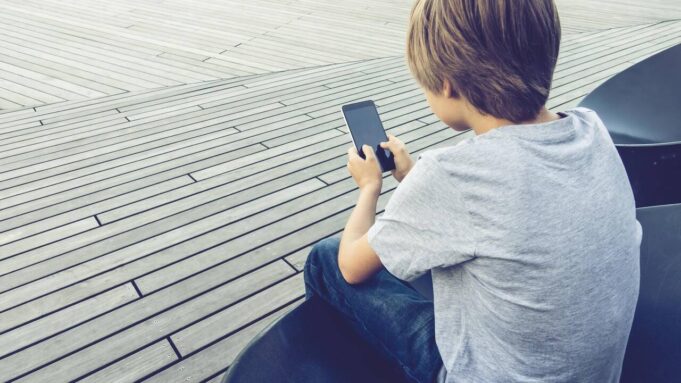 Lesgéants de l'E Intelligence Artificielle Ciblet Désalmaisles Enfants

