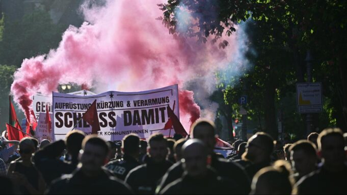 Linkdemonstranten: 1 Uhr morgens Weitgehend Friedlich

