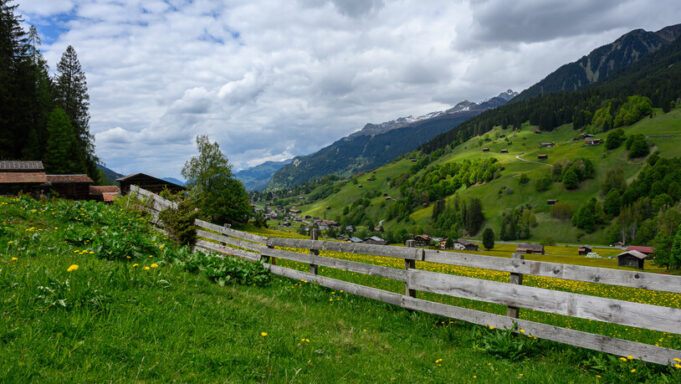 MEERS WANDERTIPP: Denbergfruhling in Klosters Monbiel Geningsen

