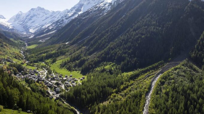 Menacé Par Unéboulement, Le Village Valaisan de Blatten Doit DETRE® Total Évacué

