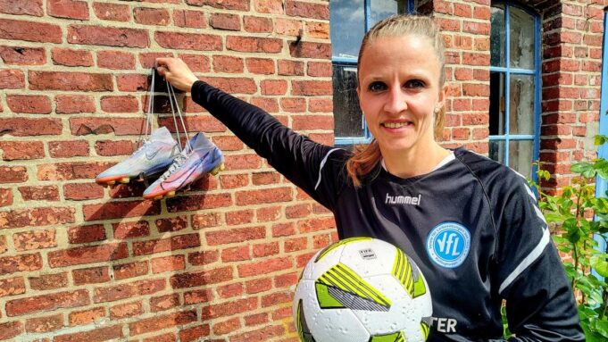 Mona Schwarzkopfhörtals Torwartin Vfl Kellinghusen auf

