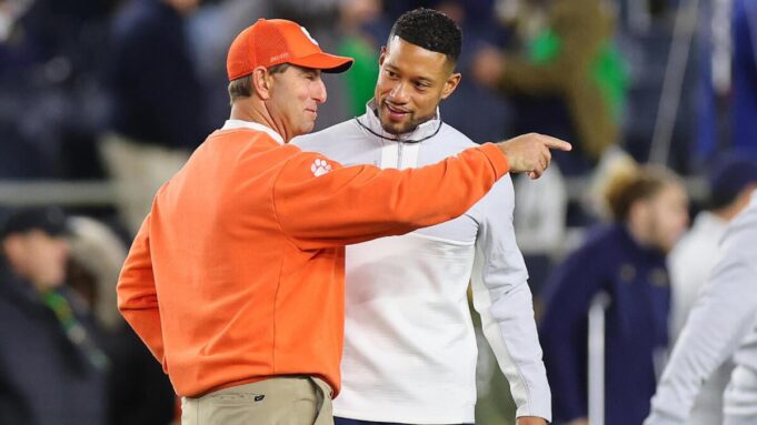 Notre Dame, Clemson Timeline 12-jährige Fußballreihe mit ACC Revenue Sharing-Modell als Motivationsfaktor

