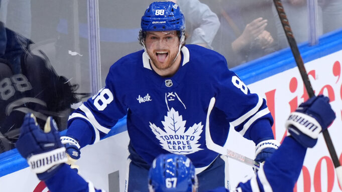 Nylanders Tonumgebung, Knies 'Clutch Champion bringt Maple Leaf zum ersten Sieg ein

