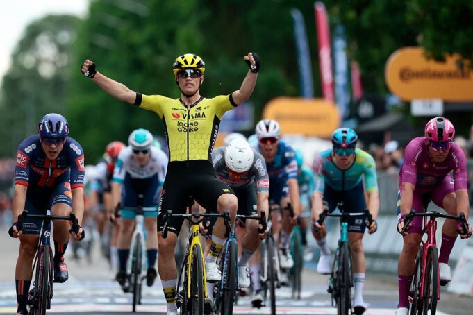 Olav Kooij Sprint Siege in Giro d'Italia

