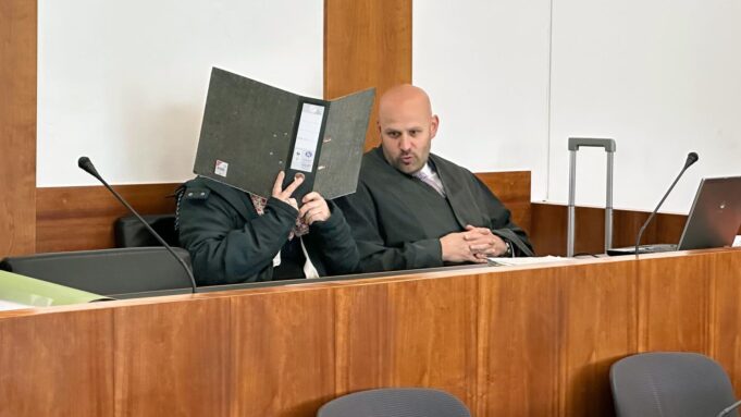 Prozess Um falscheärtinaius Fritzlar: Plädoyerder der Verteidigung | Hessenschau.de


