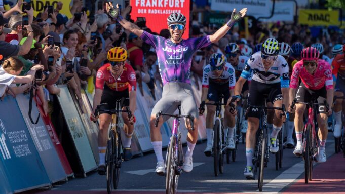 Radrennen Eschborn-Frankfurt 2025: Michael Matthews Triumphert Peking Radklassiker | Hessenschau.de

