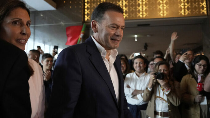 Rechtsrackboberschattet Konservativen-sig in Portugal

