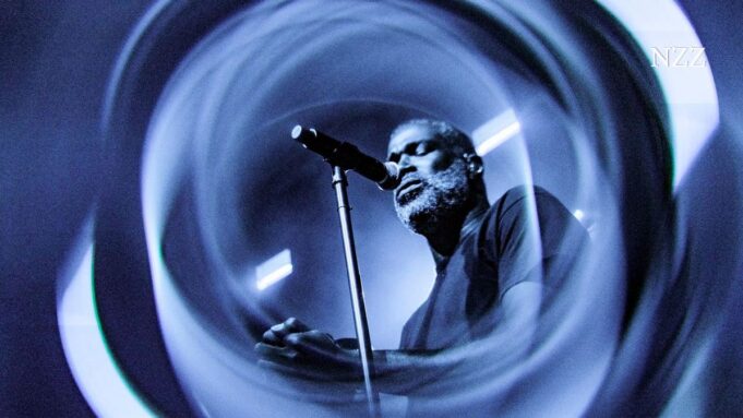 Rockmusiker Tunde AdebimpeBerrer Trump, Rassismus und Kunstfreiheit in den Vereinigten Staaten

