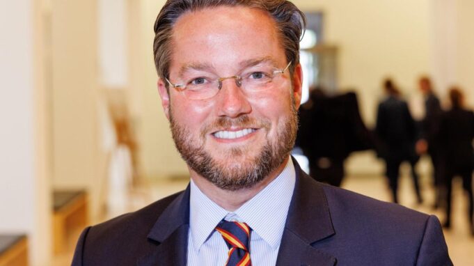 SPD Zitierer Otto Carstens vor Ausschus

