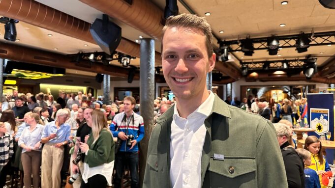 Skispringer Stephan Leyhebekommttränenreichabschiedsparty in Willing | Hessenschau.de

