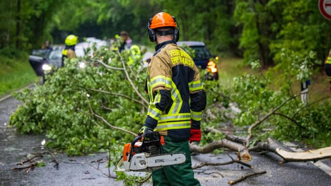Starkregen und Sturmböen: Gewitterfront Zogeuber Hessen | Hessenschau.de

